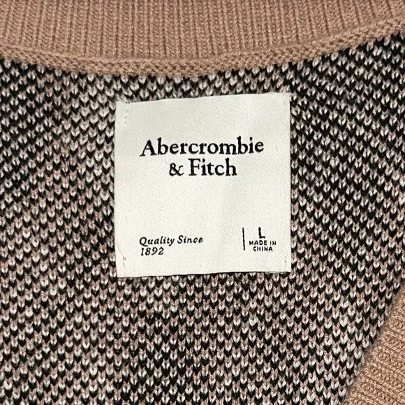 Abercrombie & Fitch V-Neck Argyle Sweater Vest - Picture 7 of 9